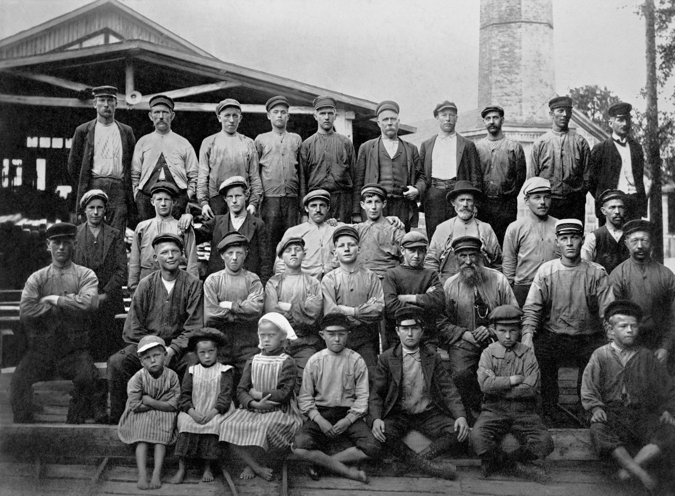 Sågverksarbetare vid Myrnäs ångsåg, runt 1900 – 1910.
